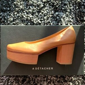 À Détacher Leather Platforms in Camel